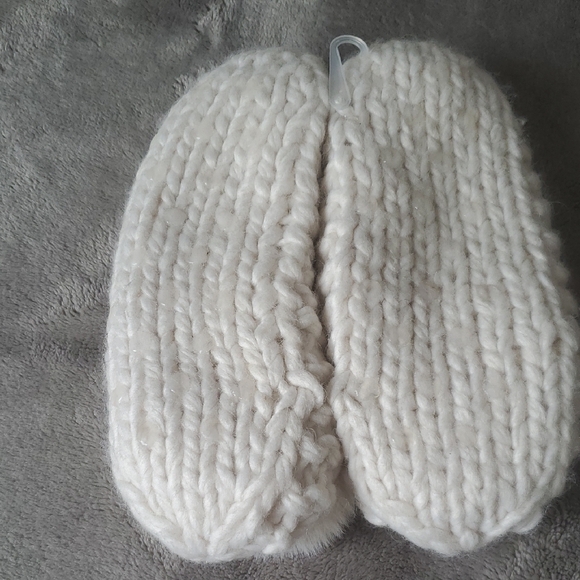 NWT LEMON HAND KNIT SLIPPERS - Picture 4 of 8